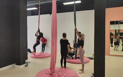 Escuela de baile: Glow Up- Pole Studio